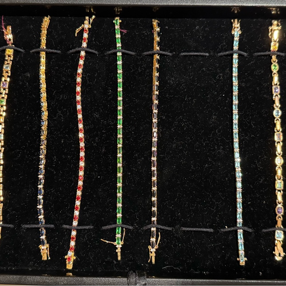 11-Piece Fashion Bracelet Lot – Gold Tone, Colorful Stones – NEW